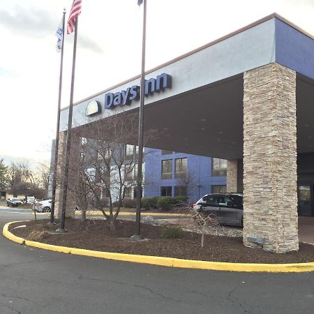 Days Inn By Wyndham Horsham Philadelphia Exteriör bild