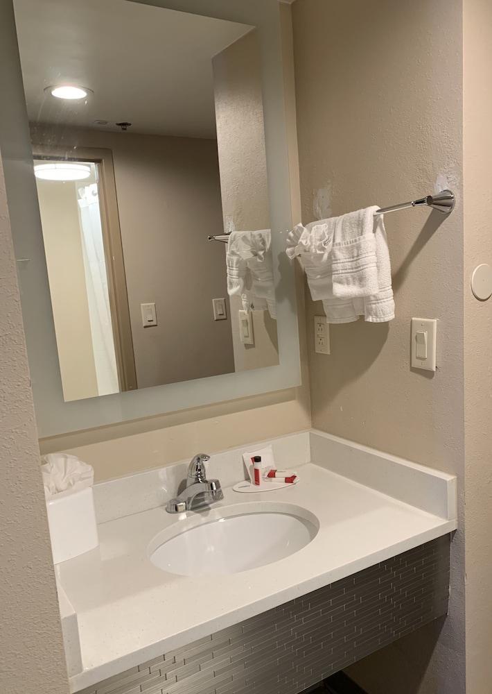 Days Inn By Wyndham Horsham Philadelphia Exteriör bild
