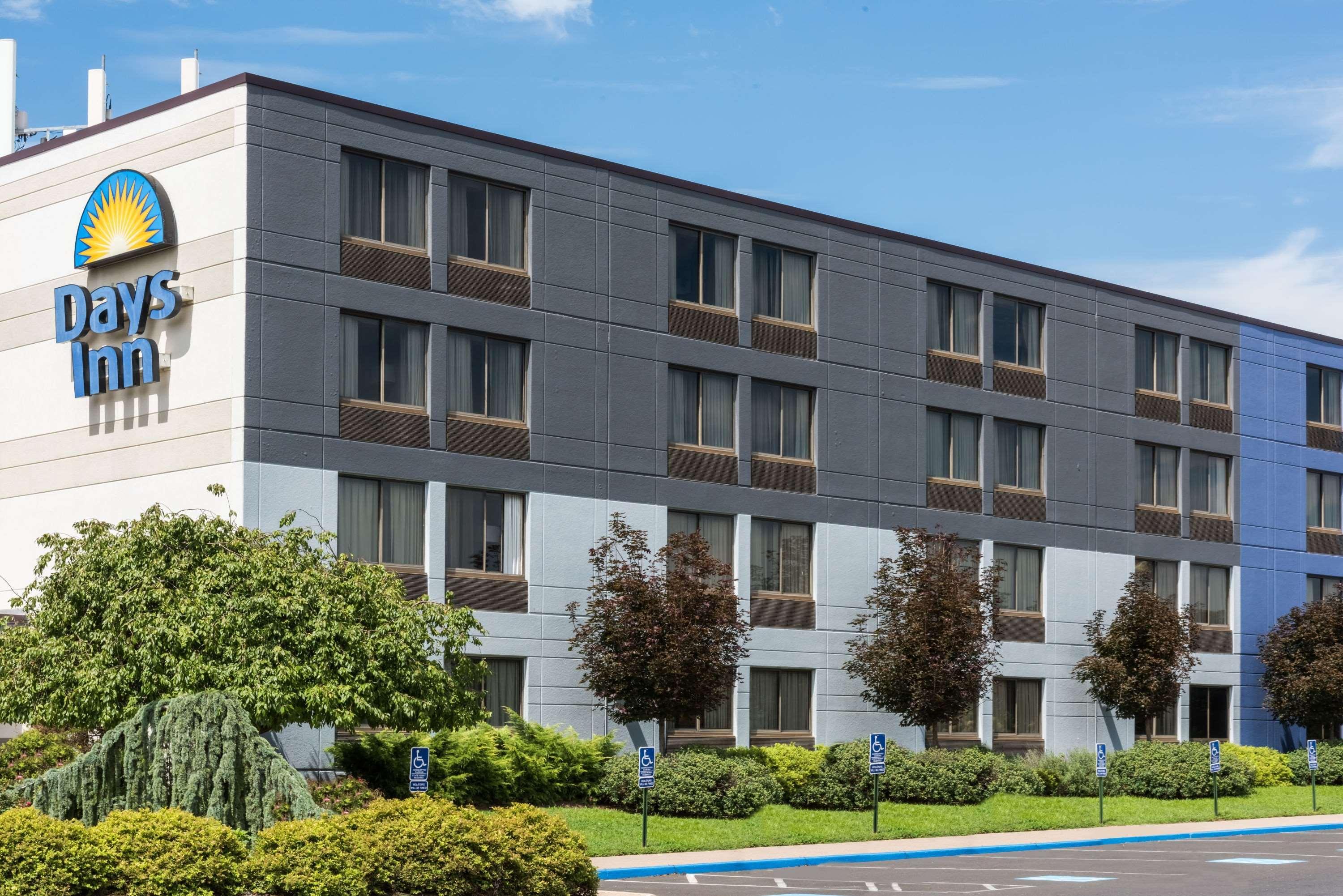 Days Inn By Wyndham Horsham Philadelphia Exteriör bild