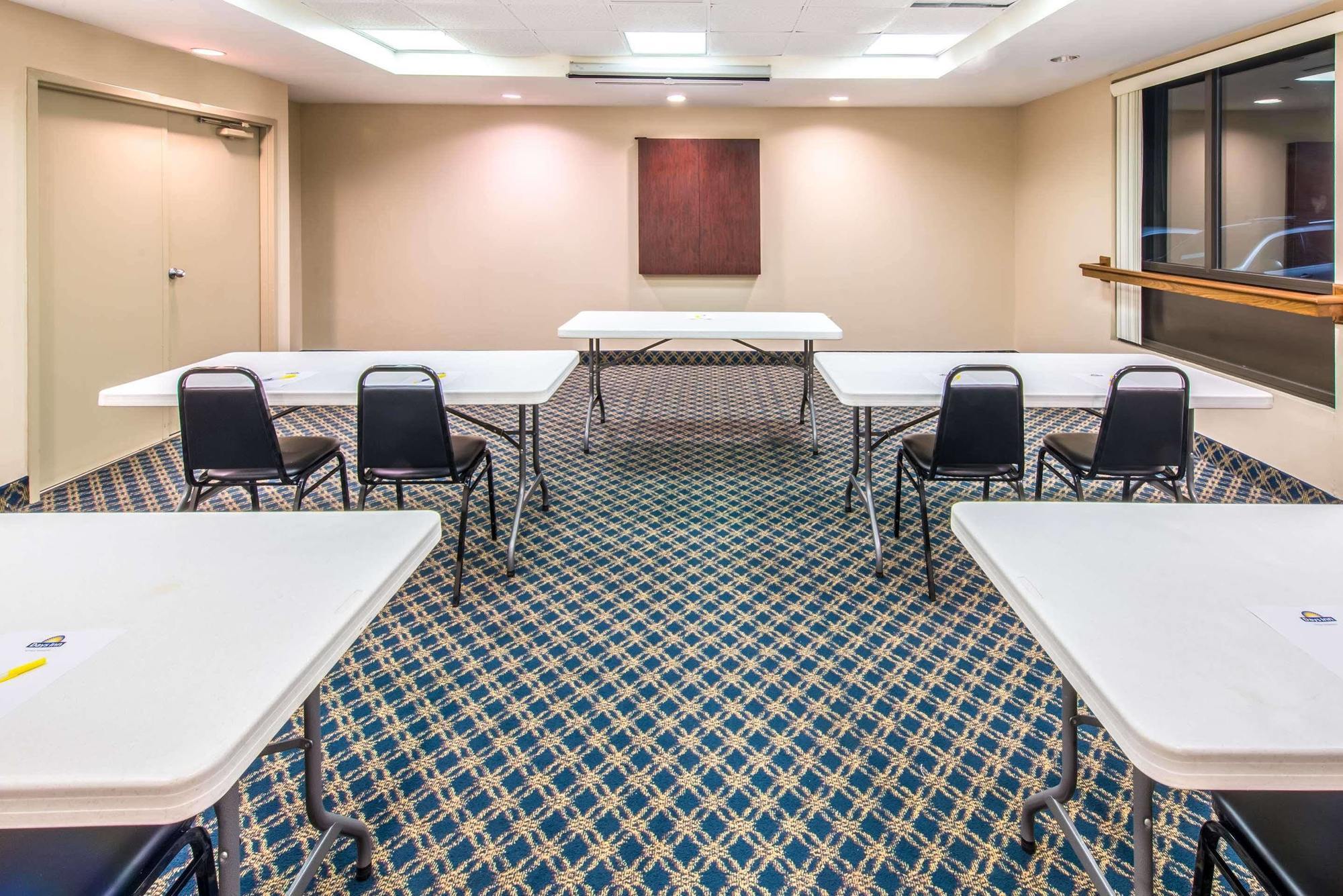 Days Inn By Wyndham Horsham Philadelphia Exteriör bild