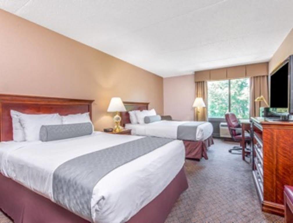 Days Inn By Wyndham Horsham Philadelphia Exteriör bild