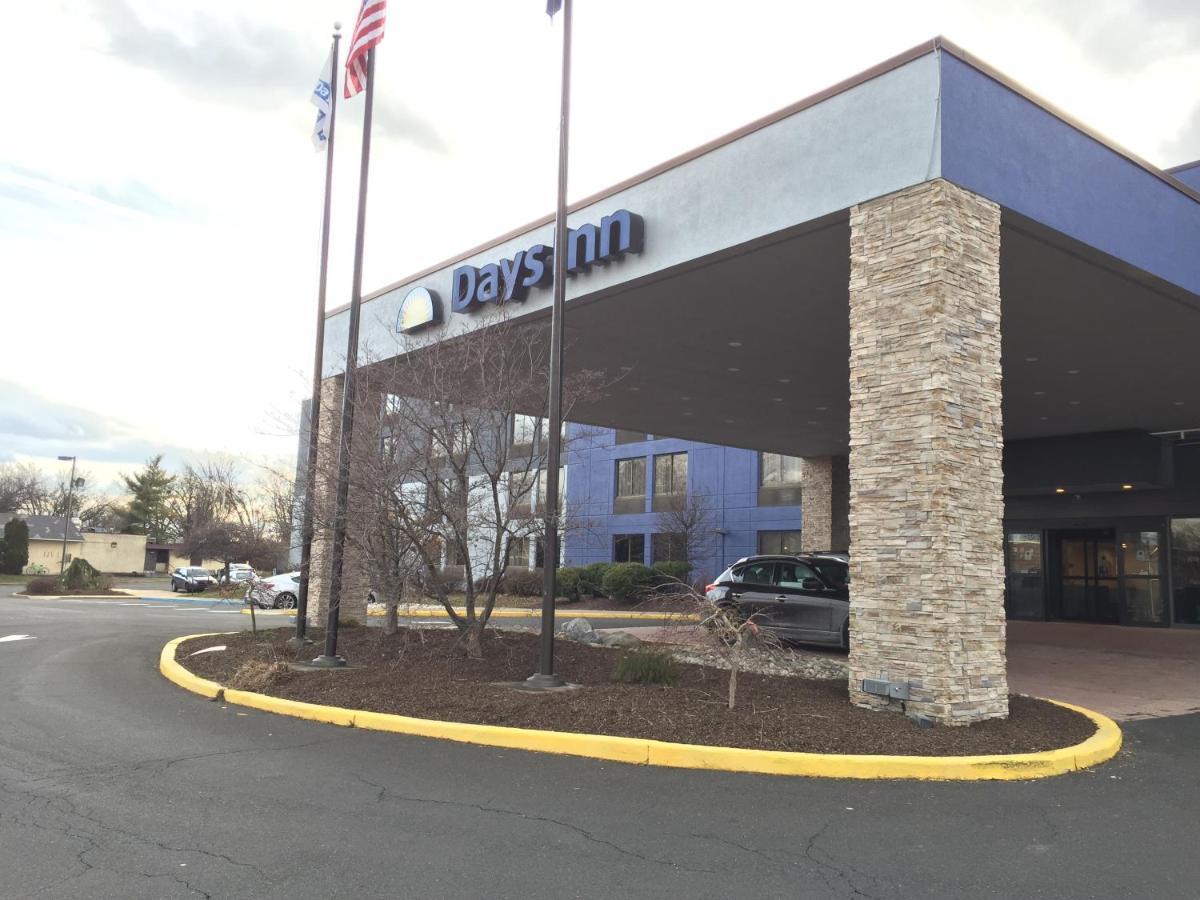 Days Inn By Wyndham Horsham Philadelphia Exteriör bild