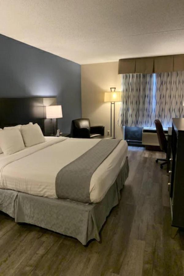 Days Inn By Wyndham Horsham Philadelphia Exteriör bild